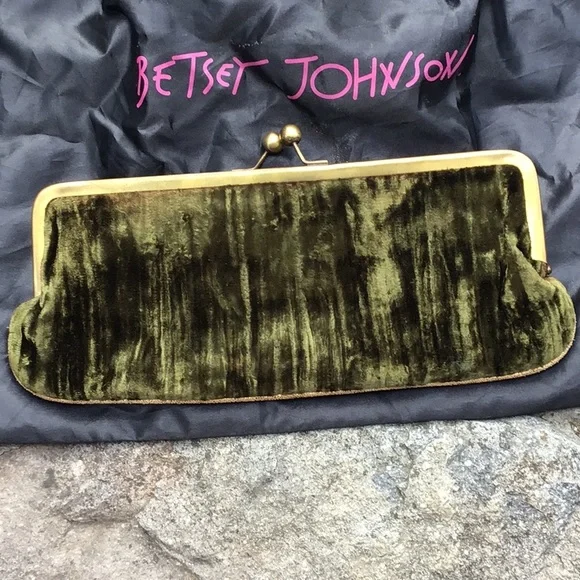 💋Exquisite💚green velvet & rhinestones💎clutch by Betsey Johnson - Picture 5 of 14
